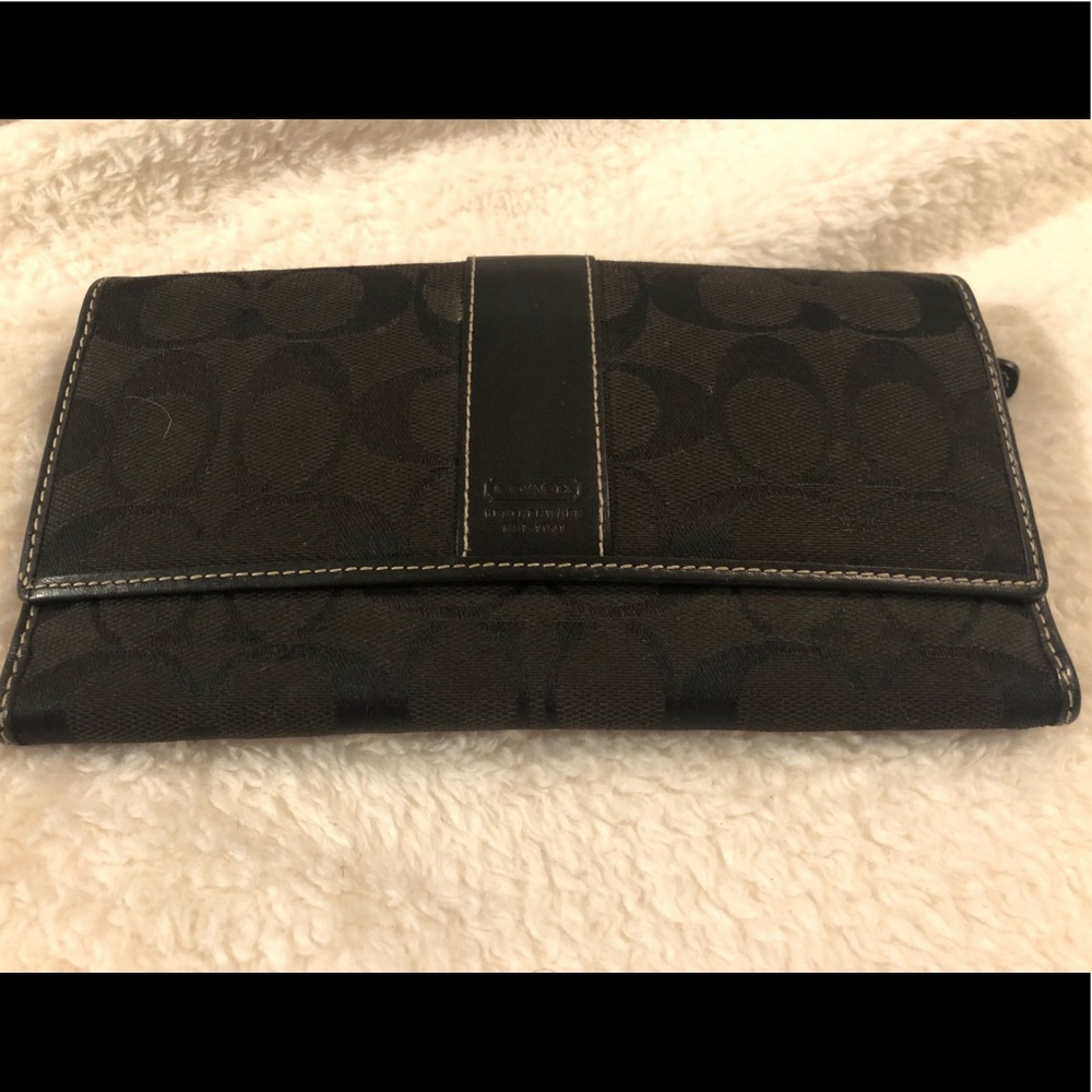 Price Drop! Black Coach Wallet 💫